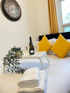 Elegant Apartment in Ealing